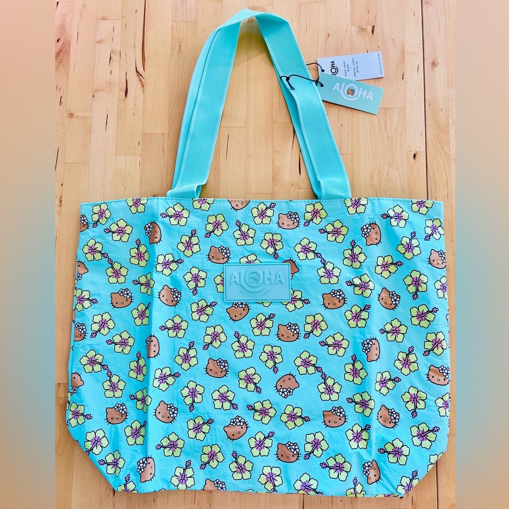 ⭐️SOLD⭐️ Aloha Collection 💚 Hibiscus Hello Kitty Day Tripper - Picture 4 of 6